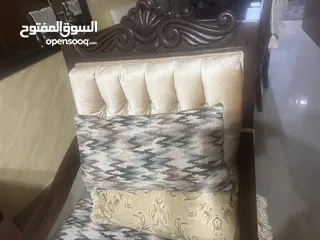  5 عفش كامل ،مكون من طاوله سفره ،طقم كنب حالته ممتازه مع طاوله و سطيه و كنبه ركلاينر حوض سمك هديه