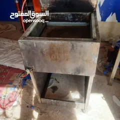  3 مجلى ستيلس ثقيل صناعي  ثلاجة بحاجه الى مروحة  طاوله ستيلس  غاز عين وحدة كانون كبير طول مترين عرض 40س