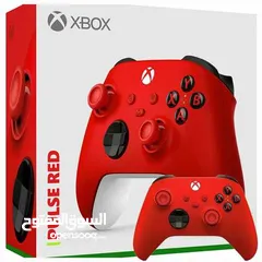  2 جهاز xbox series s اصليه مع يدتين اصليات وحده بلون ابيض واخرى بلون احمر