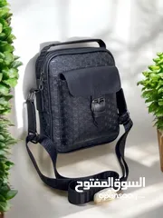  5 باوتش رجالي يكمّل طلتك... خفيف عالإيد وثقيل بالفخامة