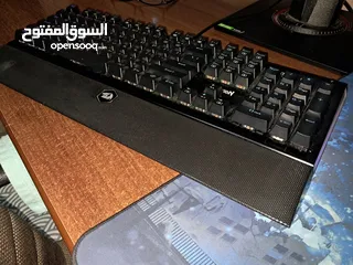  4 كيبورد كومبيوتر وباد ماوس وماوس لاسلكي وقاعدة كيبل