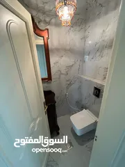  12 شقة طابقيه  مميزه للبيع ..عبدون