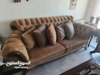 1 طقم صالون فاخر 9 مقاعد و ليس 7 محلي بحالة ممتازة جدا للبيع