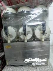  1 ماكينة سلاش مع طاولتها
