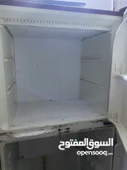  2  للبيع ثلاجه + عارضه بسعر مناسب جداً