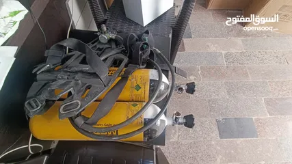  1 اسطوانات هوا مضغوط مع كامل اغراضها لمكافحة الحرائق والبحث والانقاذ