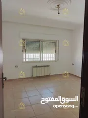  16 شقة مميزة - الجبيهة - 3نوم1ماستر - 220م - بلكونتين بإطلالــــه مميزة - قرب الخدمات العامة