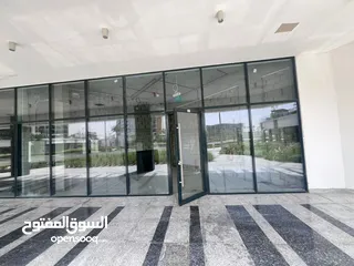  1 محل بالقرب من برج خليفه منطقه حيويه