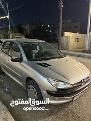  1 بيجو 2004 بحاله ممتازه بسعر مغري توماتيك ترخيص سنه كامله لا تحتاج لاي شيء نهائيا دهان جديد