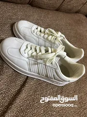  1 بوت اديداس مستعمل بحال الوكالة مقاس بين 39-40