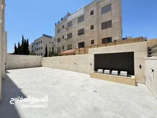  19 شقة لقطة للبيع طابق ارضي مع حديقة شارع المطار النخيل  شقة مساحة 185م وترس خارجي 220 م وكراج مستقل