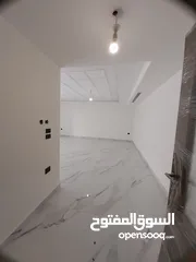  5 الكرسي 210م مع حديقة 120م وكراج خاص بسعر مغري