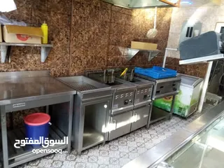  4 بيع عده مطعام شاورما كامله شبه جديده