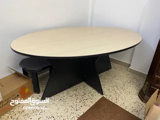  4 مكتب مع جانبيه مع وحده ارفف مع طاوله اجتماعات
