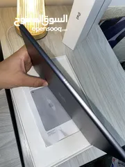  18 IPAD  7 بحالة الوكاله ولا شخطه بسعر مغري