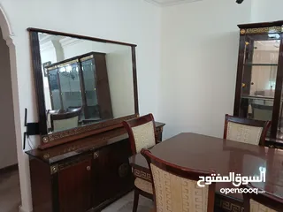  4 غرفة سفرة إيطالي مميزة جدا نوع فيرساتشي الغرفة بحالة الوكالة عبارة عن 8 كراسي مع فضية و دلسوار