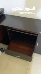  9 مكتب مع كرسي وخزانه شبه وكاله