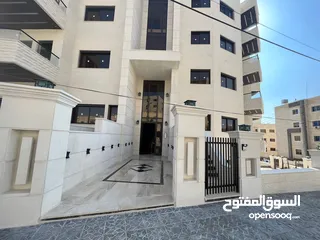  12 شقة مميزة بأرقى احياء مرج الحمام وطريق المطار للبيع