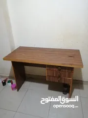  2 مكتب خشبي مستعمل بحالة جيدة