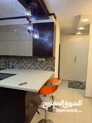  8 شقة للايجار في الطيرة بعد دوار نبيل الشقة مطلة ومفروشة ويوجد مخزن وموقف خاص مع الشقة