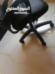 1 كرسي مكتب بحالة جيدة