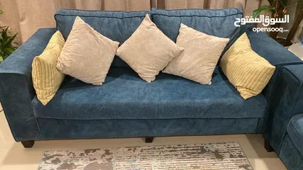  2 طقم كنب مع طاوله بحاله الجديد مع طاولتين Sofa like new with 2 tables