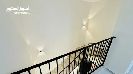  16 دوبليكس فاخر للبيع 250م لم يُسكن من قبل في ضاحية الريحان من المالك مباشرة! مع حديقة خاصة 100م