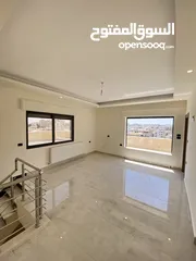  28 شقة طابق اخير مع روف 230 متر وتراس 100 متر على شارعين  طريق المطار خلف المدارس العالمية بسعر مميز