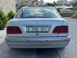  4 Mercedes E200