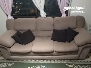  6 طقم كنب دب مع طقم كورنر مع الطرابيزات والموكيت للبيع