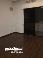  6 شقه مميزه للايجار في الشميساني 3 غرف نوم منهم 2 ماستر. بلكونه عدد 2. مطبخ كبير ومميز. تدفئه ومكيفات