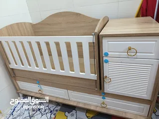  1 سرير طفل مستعمل