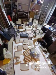  28 ديكور محل مستعمل للبيع بحاله جيده للبيع  متوفر أيضا ً الواح ديكور مفرزه مستعمل سعر اللوح 18دينار