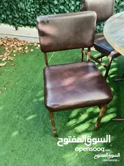  10 طاولة مطبخ أو سفرة صغيرة مع كراسي حديد وجلد