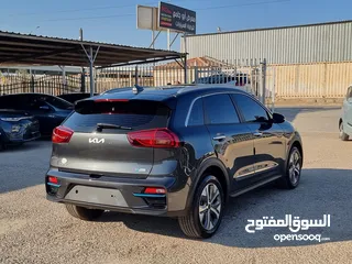  6 كيا نيرو 2022 فل مع فتحة بحالة الوكالة 7جيد