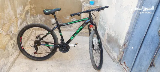  1 دراجة هوائية شبه جديدة