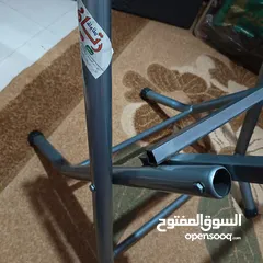  7 طاولة بلاستيك لون بني مع قاعدة جديدة