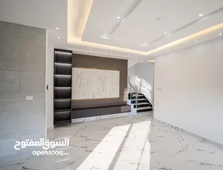  17 شقة طابق اخير مع روف مساحة 220 م مع ترس 50م بافضل مناطق شفا بدران