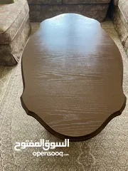  8 طاولات خياطة كبيرة حديد ولوح خشب  عليها ..تفصيل  مقص كهربائي طاولات وسط خشب زان