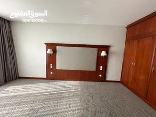  4 موكيت  صوف فاخر للبيع لون سكني