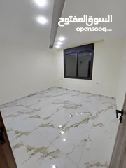  17 .. شقة فارغه فاخره للإيجار ..