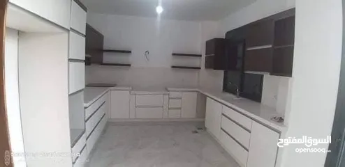  1 شقة للايجار تشطيب جديد موقع مميز خمس دقائق لوسط رام الله