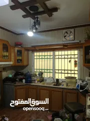  4 شقه للايجار ، ام نواره ،حي عدن تقاطع شارع أبو طالب مع شارع عبد المجيد المعايطه، مقابل مسجد الشورى