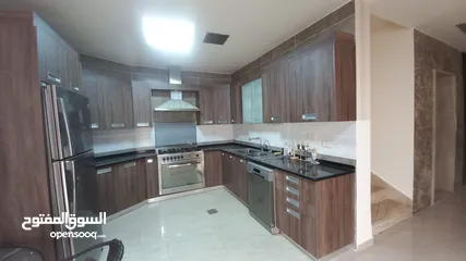  7 فيلا  مفروشة للايجار في عبدون  ( Property 40228 ) سنوي فقط