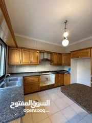  11 شقه فارغه للإيجار في طريق المطار ـ ضاحيه النخيل ـ