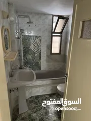  10 شقه سكنيه غير مفروشه للإيجار السنوي مساحه 200م2 طابق اول متوفر جميع الخدمات حول الشقه
