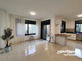  2 فرصة مميزة للإيجار – شقة جديدة بتشطيب راقٍ في الطيرة / رام الله
