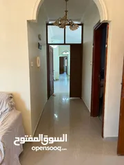  17 شقة للبيع في المهندسين 350 متر مربع طابق 3 مع روف كبير مميزة جداً من المالك
