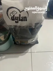  5 أغراض قطة كاملة للبيع شبه جديدة  و جديدة للبيع بنصف السعر ( طعام -رمل-لتر بوكس - صحن -مجرفة )