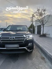  7 Toyota Land Cruiser VXR V8 Black Edition 2017